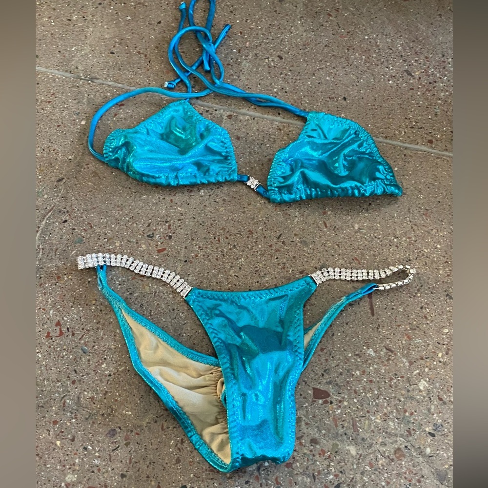 Ravish Sands practice posing bikini